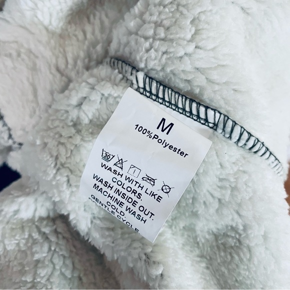 Women’s Army Green Fleece Jacket - Size Medium - Picture 13 of 13